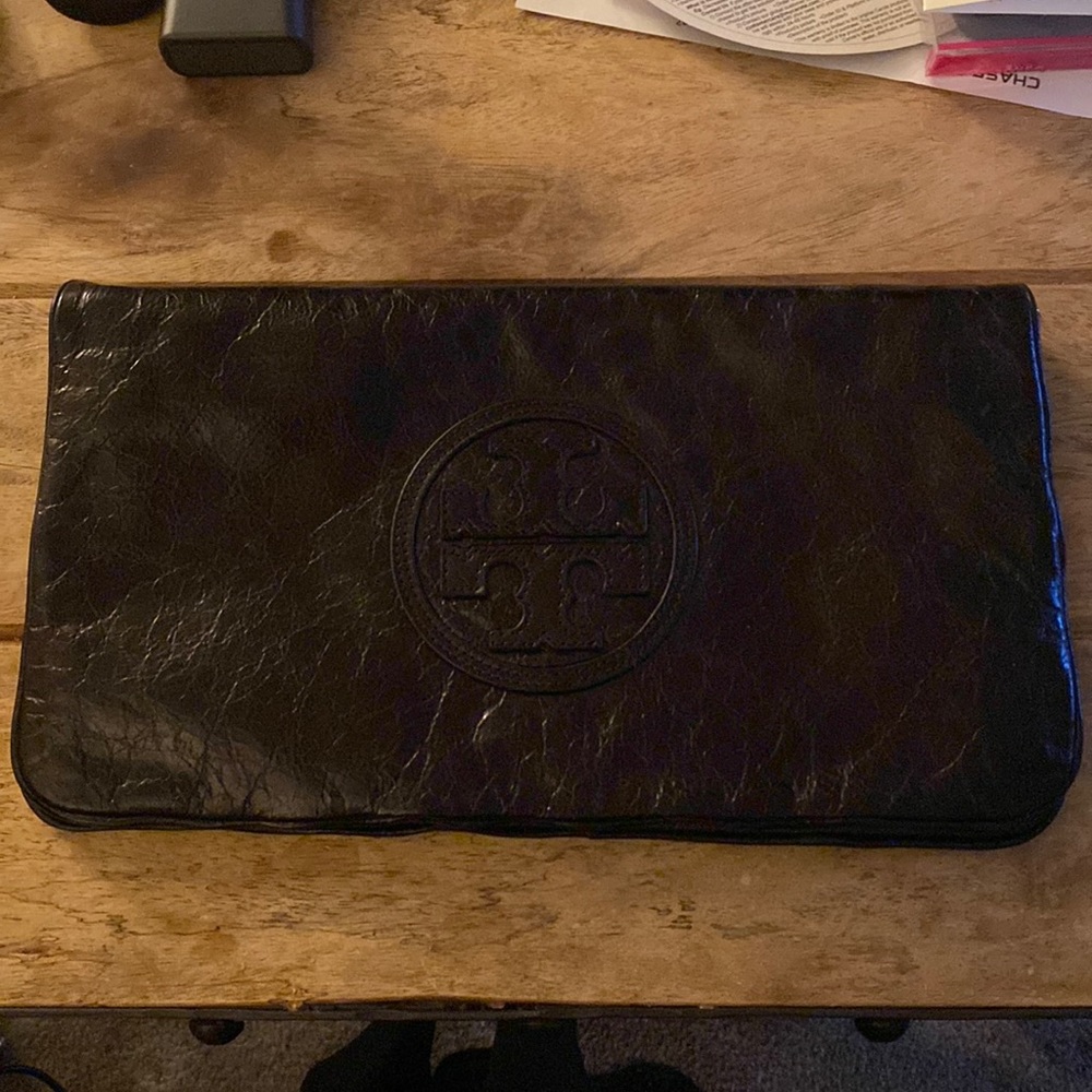 black tory burch clutch